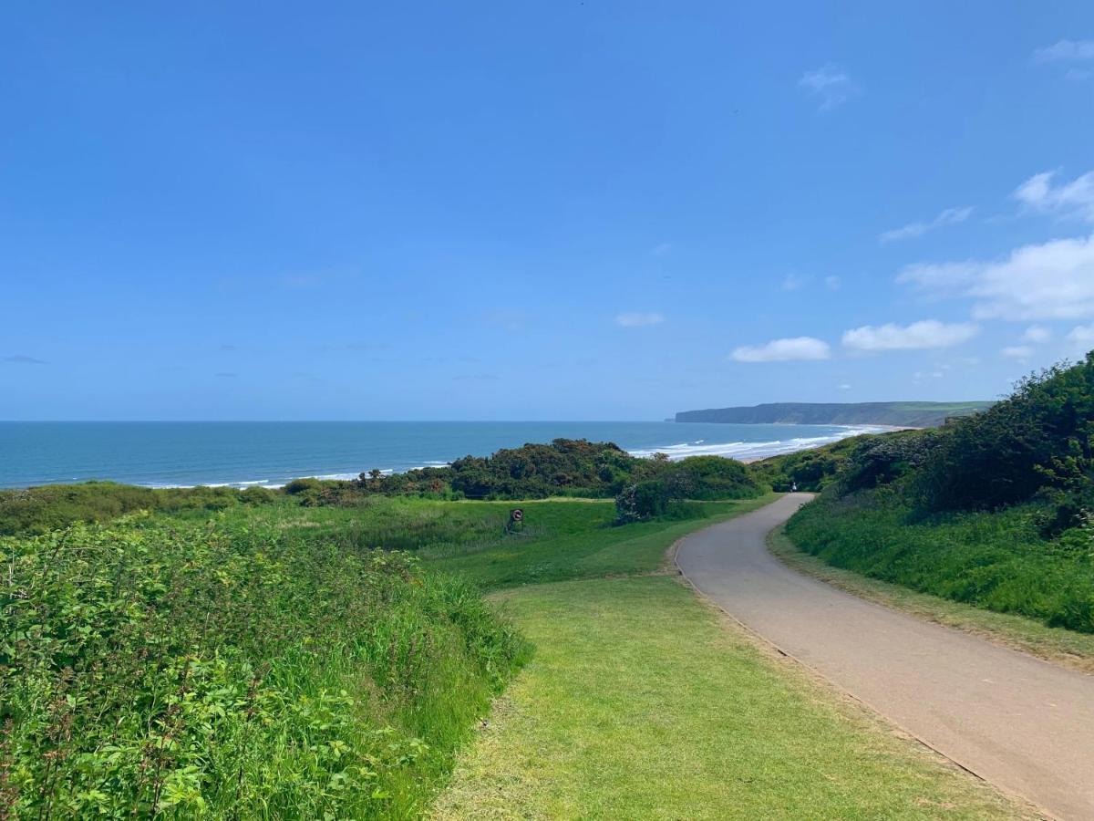 Sea Air At The Bay Filey, Sleeps 4, 2 Dogs Welcome For Free Too